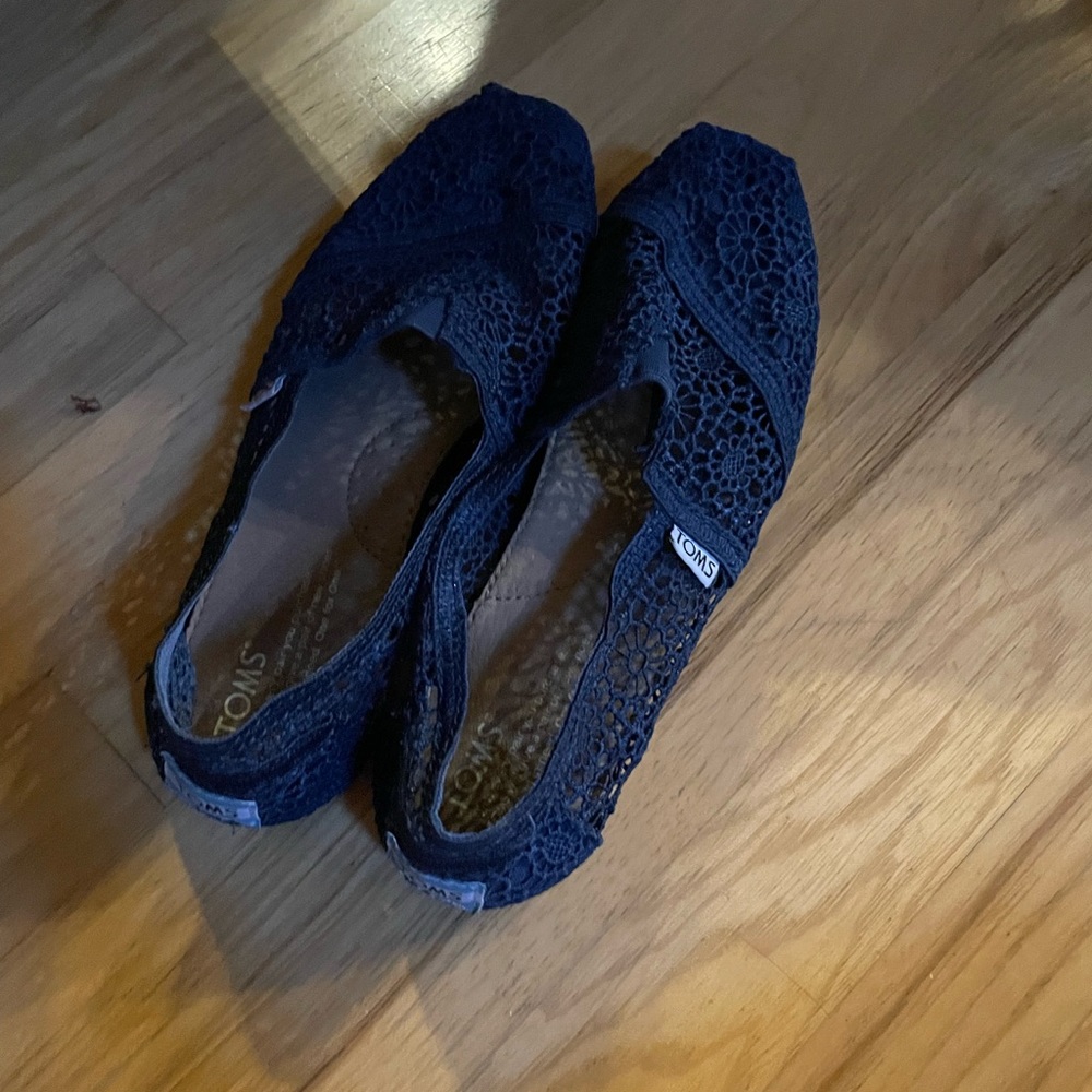 To Goodwill on 2/20! Toms slip on